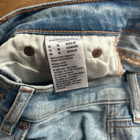 American Eagle 90s Bootcut Jeans Distressed Light Wash High Rise Long Size 2 - Picture 7 of 13